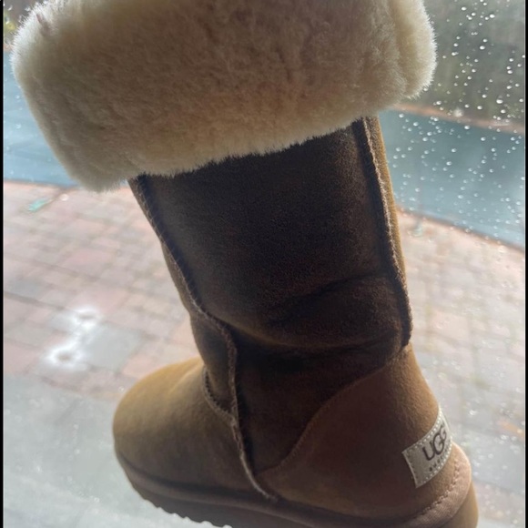 UGG Boots - Picture 1 of 2